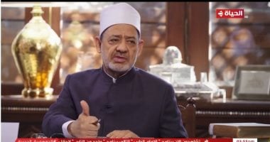 الإمام الطيب: إصابة الإنسان بضرر كفارة للذنوب أو رفع درجات بالصبر   حصري على لحظات